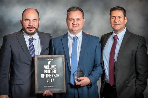 The Prologis Monterrey team accepts the #1 Volume Builder of the Year 2017 award from Butler Manufacturing