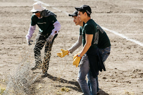 Trabajando duro para reconstruir el centro deportivo Felipe Carrillo Puerto en Tepotzotlán