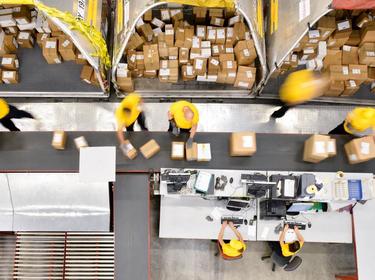 HTD.jpg Warehouse workers